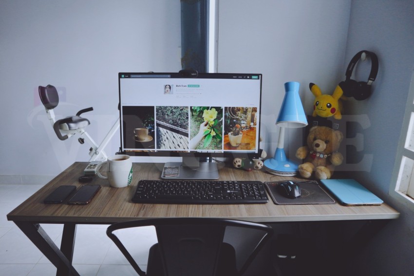 Flat Screen Computer Monitor Desk