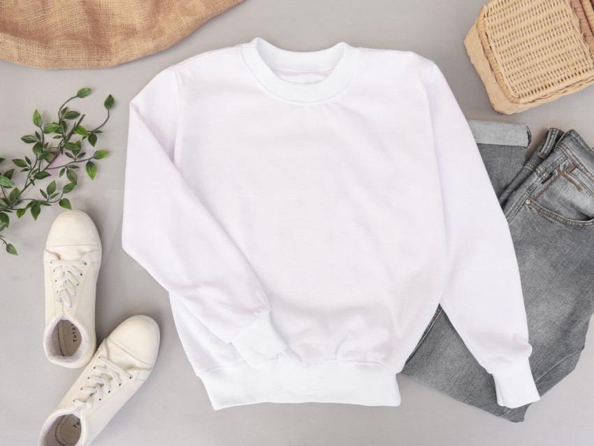 Blank and plain white sweater mockup - Photo #270 - Vinggle - Free and ...